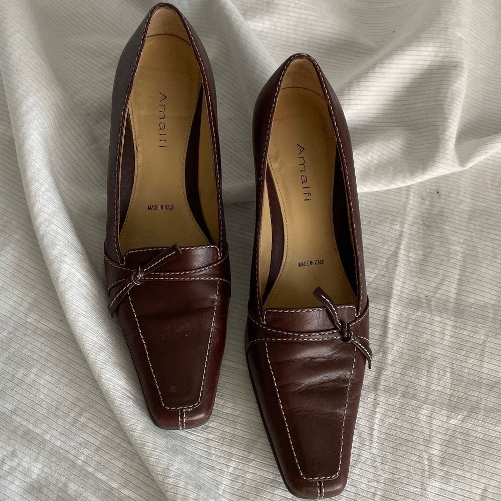Great brown Italian leather heels with detail stitching